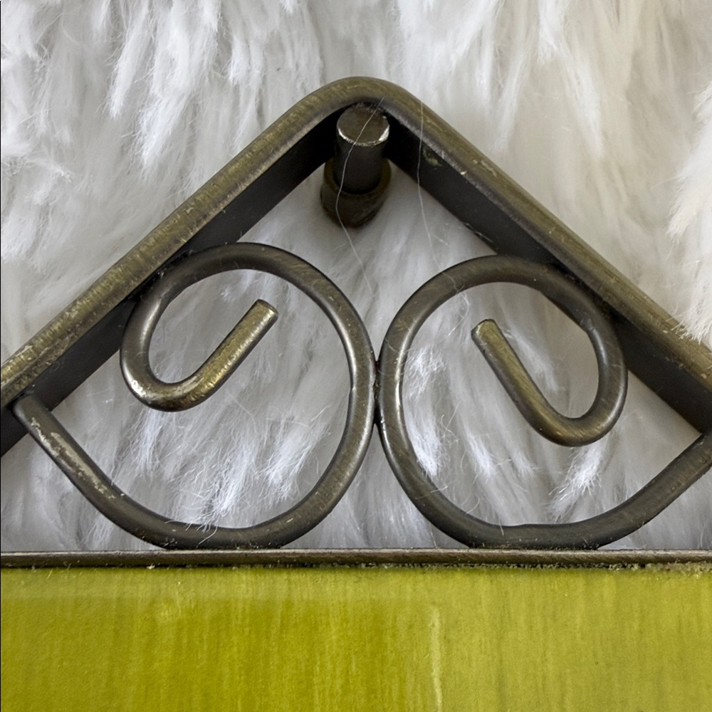 Decorative Metal Wall Art with Leaf Design T30 - Picture 4 of 5